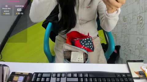 Snapshot of abrillee1 chatting on 03-08-25, 07:31 ABRIL online show from 03-08-25, 07:31