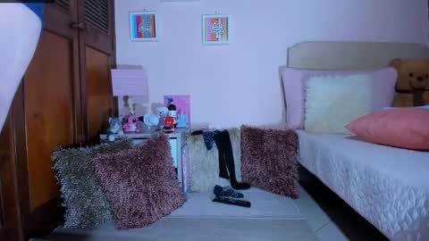 Abril online show from 11-17-25, 01:22