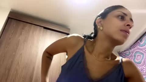 abrilsantosxo online show from 06-23-26, 11:41