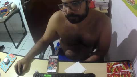 Snapshot of absinnto2016 chatting on 02-04-25, 06:06 Luke 33 online show from 02-04-25, 06:06