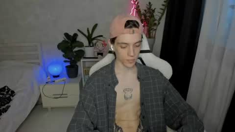 Snapshot of abslut chatting on 06-21-26, 04:42 Nick online show from 06-21-26, 04:42