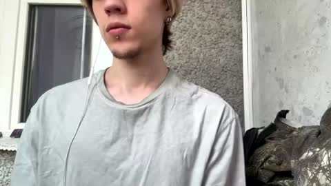 Snapshot of abslut chatting on 06-29-26, 12:28 Nick online show from 06-29-26, 12:28