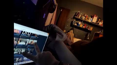 acouplesinners online show from 10-23-25, 05:40