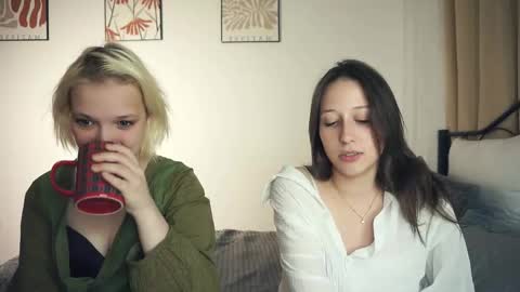 Lily n Jenny online show from 09-11-25, 06:08