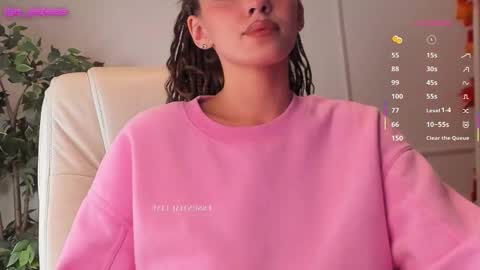 Snapshot of adalyn_glow chatting on 10-24-25, 09:33 Adalyn online show from 10-24-25, 09:33