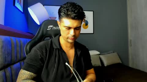 Snapshot of adam_clarke chatting on 05-11-26, 01:33 adam clarke online show from 05-11-26, 01:33