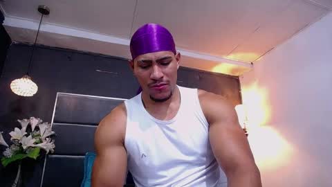 adam_fit19cm online show from 11-10-25, 01:43