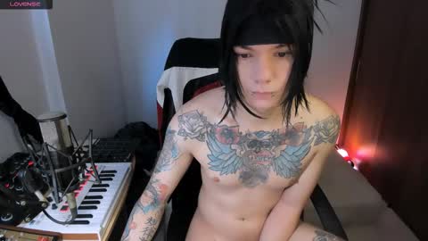 Snapshot of adam_rocket chatting on 11-02-25, 01:35 Adam online show from 11-02-25, 01:35