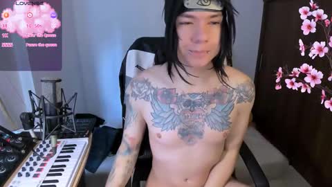 Snapshot of adam_rocket chatting on 11-15-25, 01:40 Adam online show from 11-15-25, 01:40