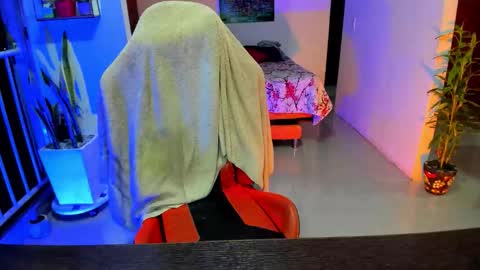 Adam Valencia online show from 11-05-25, 04:12