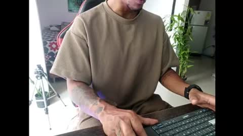 Adam Valencia online show from 06-25-26, 03:49