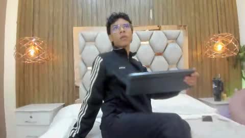 Adams Bobby online show from 06-18-26, 11:14