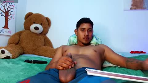 ADAMS Y NIKI online show from 02-20-25, 08:17