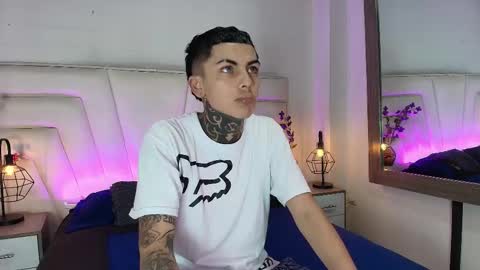 AdamsWalkerr  online show from 02-08-26, 11:57