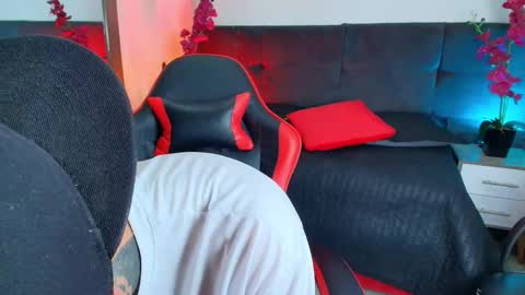 Snapshot of adamswalkerr_ chatting on 03-29-26, 01:05 AdamsWalkerr online show from 03-29-26, 01:05