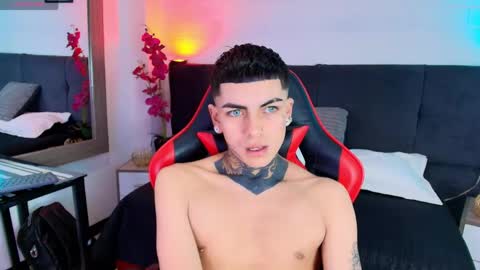 Snapshot of adamswalkerr_ chatting on 04-18-26, 01:26 AdamsWalkerr online show from 04-18-26, 01:26