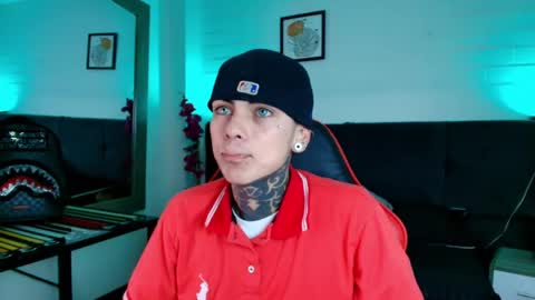 Snapshot of adamswalkerr_ chatting on 04-22-26, 01:34 AdamsWalkerr online show from 04-22-26, 01:34