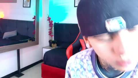 Snapshot of adamswalkerr_ chatting on 04-28-26, 01:05 AdamsWalkerr online show from 04-28-26, 01:05