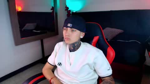 Snapshot of adamswalkerr_ chatting on 04-29-26, 05:30 AdamsWalkerr online show from 04-29-26, 05:30