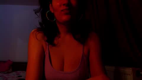 Snapshot of addicted2uts chatting on 01-12-25, 02:14 amy online show from 01-12-25, 02:14