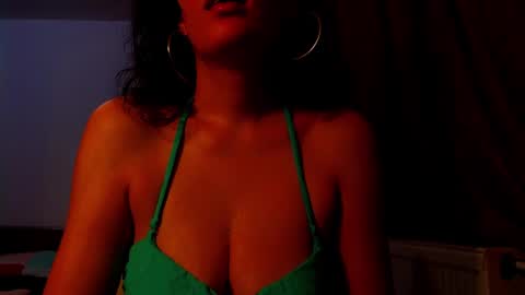 Snapshot of addicted2uts chatting on 01-16-25, 10:44 amy online show from 01-16-25, 10:44