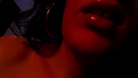 Snapshot of addicted2uts chatting on 01-22-25, 09:43 amy online show from 01-22-25, 09:43