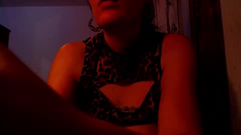 Snapshot of addicted2uts chatting on 02-06-25, 01:43 amy online show from 02-06-25, 01:43