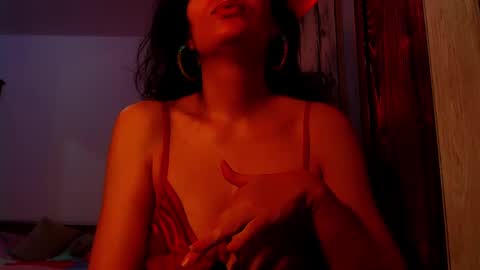 Snapshot of addicted2uts chatting on 02-11-25, 12:48 amy online show from 02-11-25, 12:48