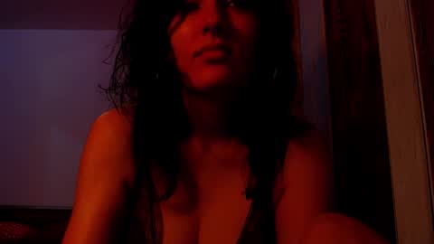 Snapshot of addicted2uts chatting on 09-25-25, 09:24 amy online show from 09-25-25, 09:24