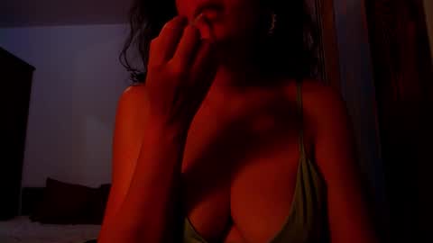 Snapshot of addicted2uts chatting on 10-16-25, 01:45 amy online show from 10-16-25, 01:45