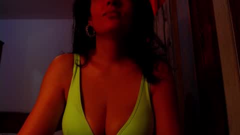 Snapshot of addicted2uts chatting on 10-20-25, 11:32 amy online show from 10-20-25, 11:32