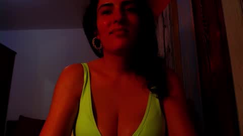 Snapshot of addicted2uts chatting on 10-20-25, 11:38 amy online show from 10-20-25, 11:38