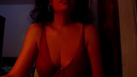 Snapshot of addicted2uts chatting on 11-05-25, 11:27 amy online show from 11-05-25, 11:27