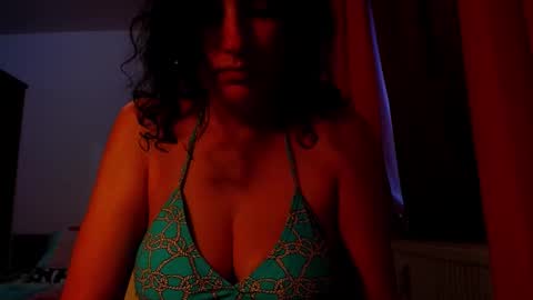 Snapshot of addicted2uts chatting on 11-18-25, 01:04 amy online show from 11-18-25, 01:04