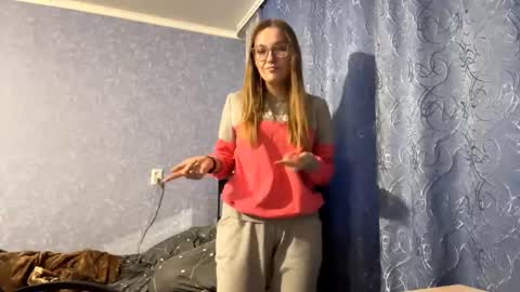 Emma online show from 10-08-25, 02:25