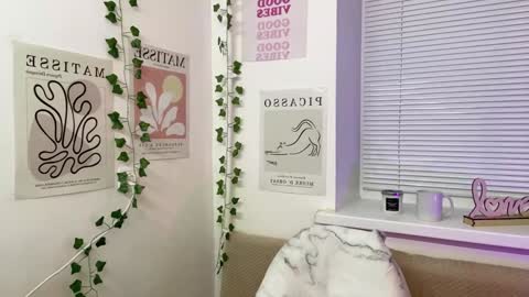 Adele online show from 12-29-24, 12:45