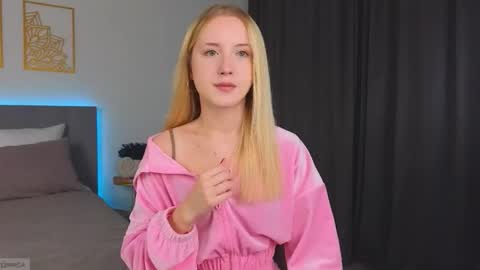 Adele online show from 09-18-25, 10:34