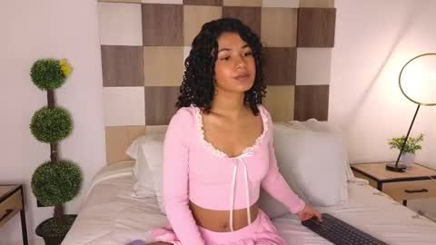 Snapshot of adele_carter_ chatting on 02-11-25, 01:41 Andrea online show from 02-11-25, 01:41