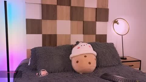 Snapshot of adele_carter_ chatting on 10-15-25, 12:27 Andrea online show from 10-15-25, 12:27