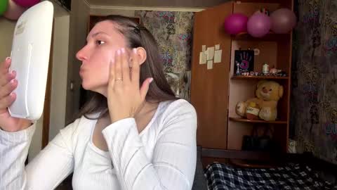 Snapshot of adeleapel chatting on 03-13-26, 09:16 Poly online show from 03-13-26, 09:16