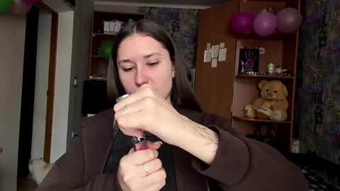 Snapshot of adeleapel chatting on 03-18-26, 09:12 Poly online show from 03-18-26, 09:12