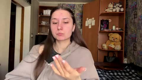 Snapshot of adeleapel chatting on 03-25-26, 09:15 Poly online show from 03-25-26, 09:15