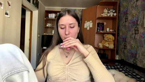 Snapshot of adeleapel chatting on 03-27-26, 09:32 Poly online show from 03-27-26, 09:32