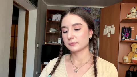 Snapshot of adeleapel chatting on 04-01-26, 01:41 Poly online show from 04-01-26, 01:41