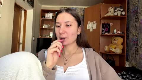 Snapshot of adeleapel chatting on 04-15-26, 09:05 Poly online show from 04-15-26, 09:05