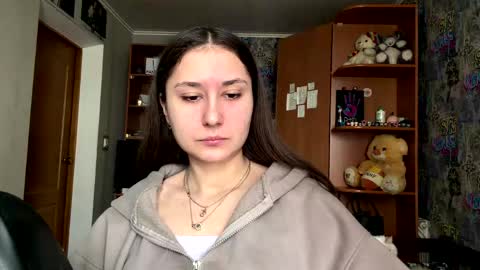 Snapshot of adeleapel chatting on 04-18-26, 09:02 Poly online show from 04-18-26, 09:02