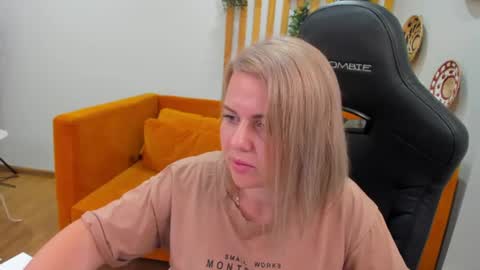 AdeleRavelle online show from 06-25-26, 06:07