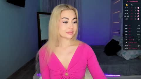Snapshot of adeleroberts chatting on 02-08-25, 02:36 Adele online show from 02-08-25, 02:36