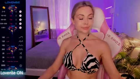 Snapshot of adeleroberts chatting on 06-16-26, 02:03 Adele online show from 06-16-26, 02:03