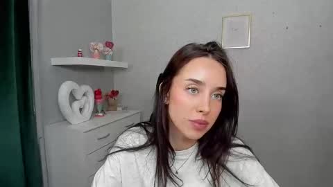 Snapshot of adelesolo chatting on 04-13-26, 05:35 Adele online show from 04-13-26, 05:35